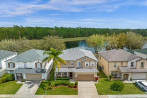 Bluelakeview Luxury Villa with Private Pool & Spa plus Lake Views, BBQ, Games Room